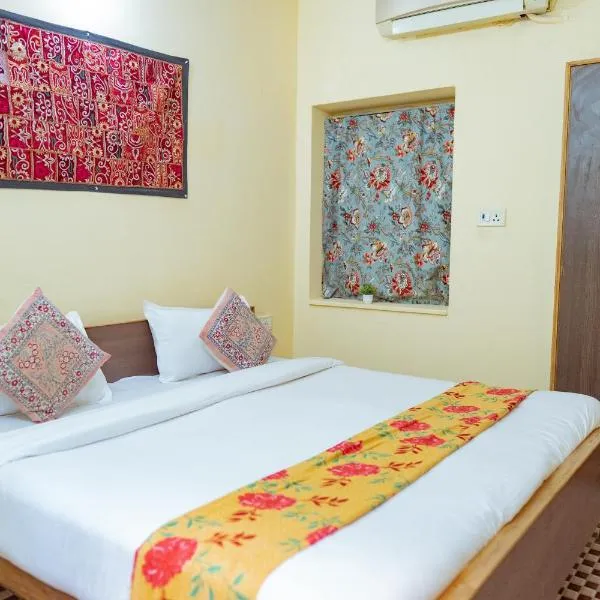 Hotel Rumis Jaisalmer & Safari, отель в городе Джайсалмер