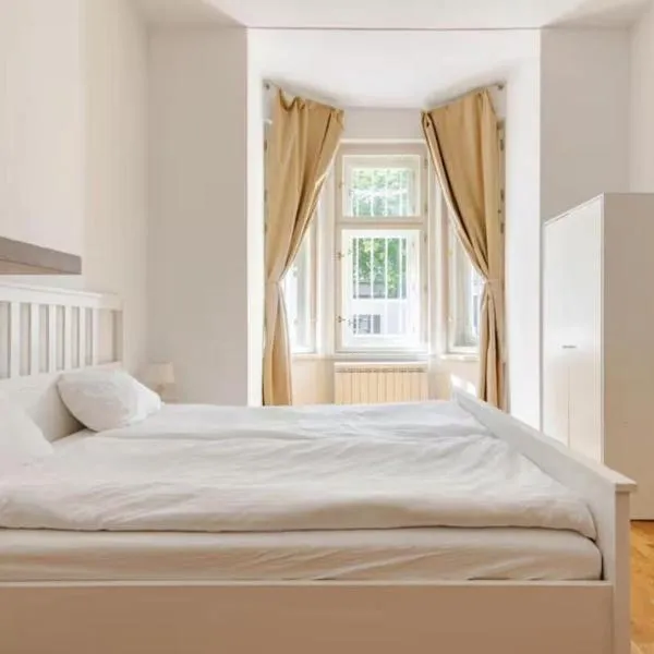 Beautiful Apartment by Stromovka Park, hotel in Prague