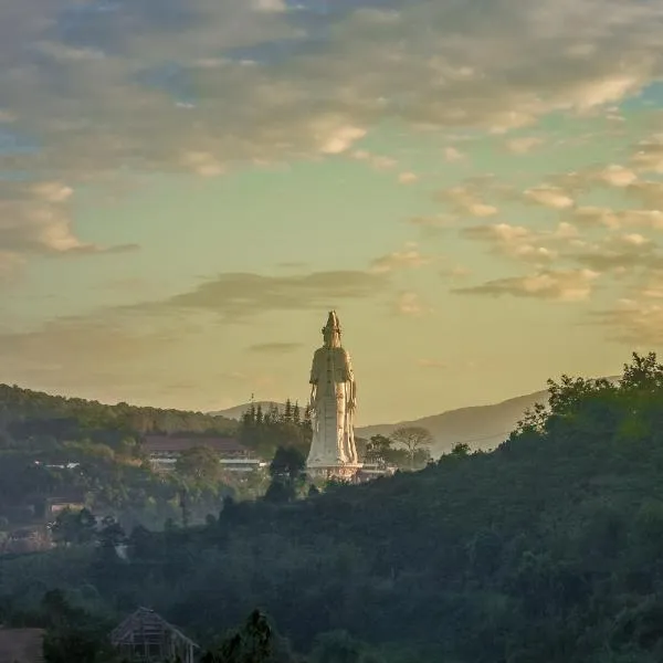 Peaceful Stream Homestay, khách sạn ở Hoat