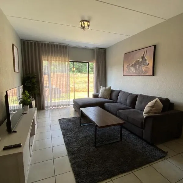 Yanaz Place, hotel en Germiston