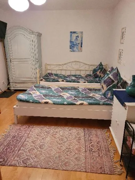 Gäste-Nestchen am Wäldchen für 1-2 Personen, hôtel à Kasel