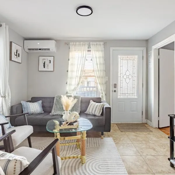 Grande maison moderne 4 chambres - Spa Jaccuzi, Jardin & Parking gratuit - Idéale Familles et groupes, Hotel in Saint-Jean-sur-Richelieu