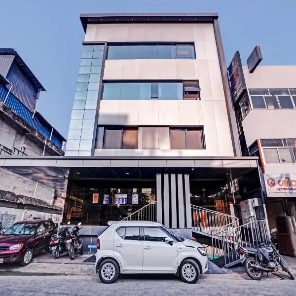 Super Townhouse Edasserys Sea Pearl, hotel di Cochin