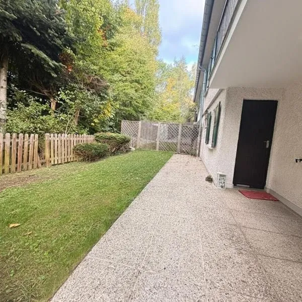 CHL Stay apartment One-Bedroom Apartment Steps from Luxembourg Hospital-Private Garden Included, отель в Люксембурге