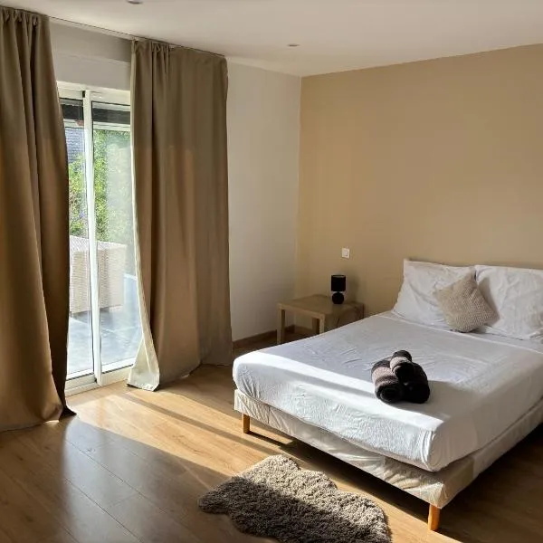 Villa Lena, hotel in Sainte-Geneviève-des-Bois