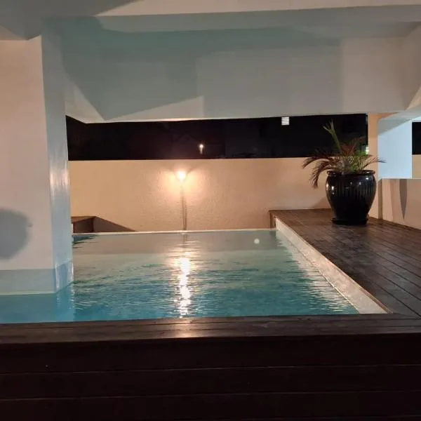 C-Side Luxury Oaks Apartment – hotel w mieście Flic-en-Flac