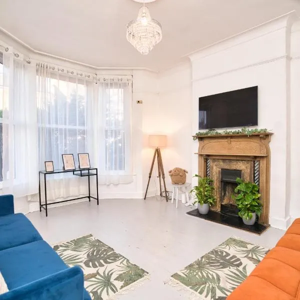 Entire Home in London, hotel in London