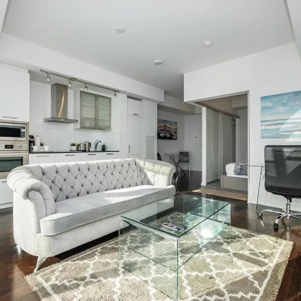 Luxury 1BR Suite 65th Floor - Lake & Island View!, hotel v Torontu