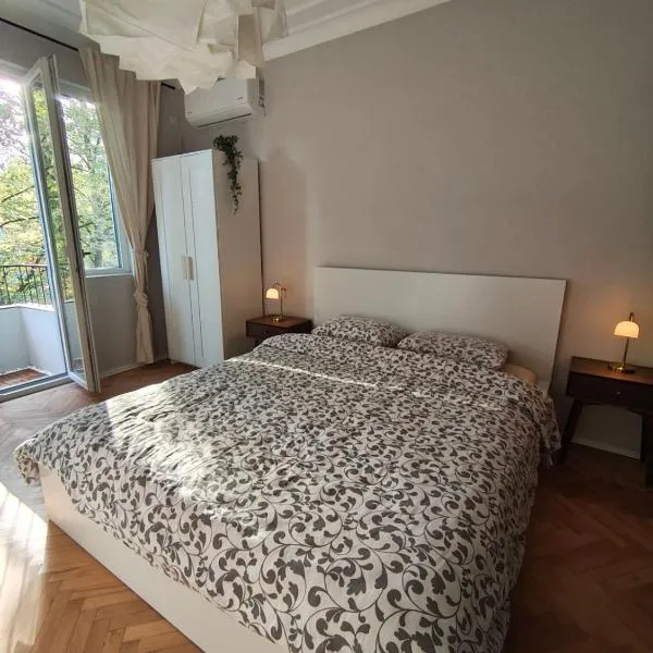 Serenity Lodge, close to NDK!, hôtel à Sofia