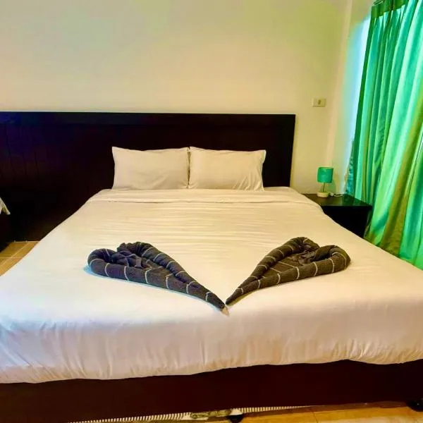 Hill Side TusTacos, hotel in Patong Beach