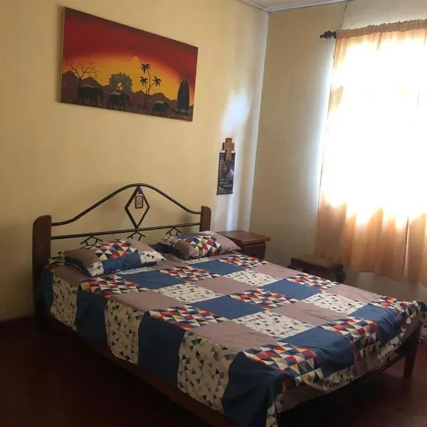 Katys Lodge, hotel in Ja-Ela