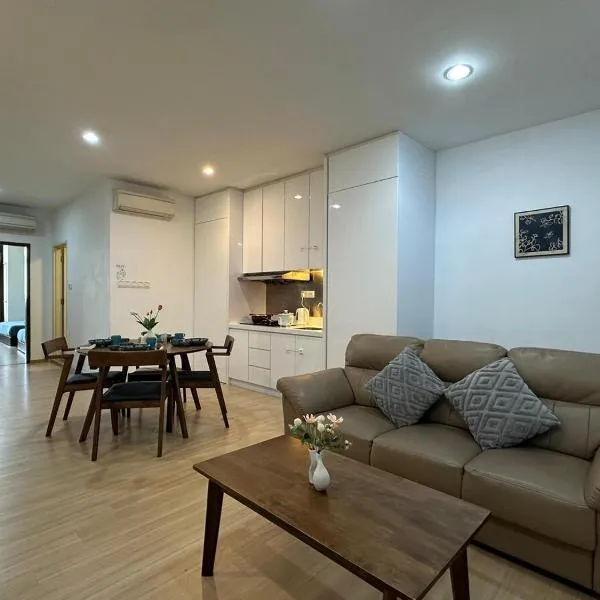 Modern Cozy Seaview Entire Suites 118 Island Plaza, hotel in George Town