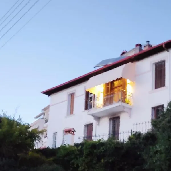 Κομψό & πολυτελές νεοκλασικό στο κέντρο της πόλης, hôtel à Kastoria