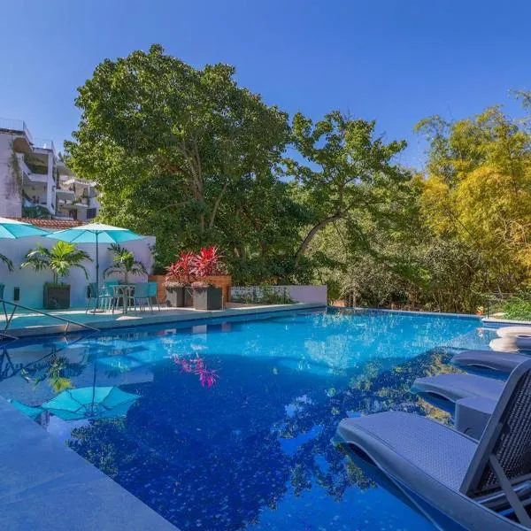 Casa Curacao - Oceanview Condo in Conchas Chinas, hotel en Puerto Vallarta
