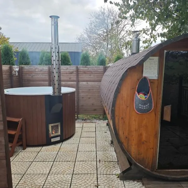 Pod orehom drvena kuća i sauna, ξενοδοχείο σε Krapina