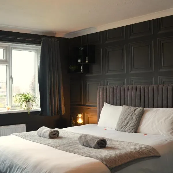Detached Homestay - Super, King & Double Rooms - Leyland, Preston, Chorley, Lancashire, Hotel in Leyland