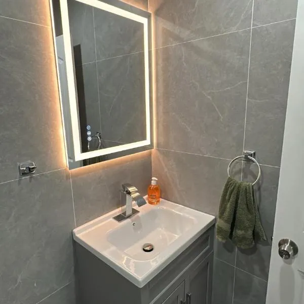 Unit #10 Private Studio, hotel in Hempstead