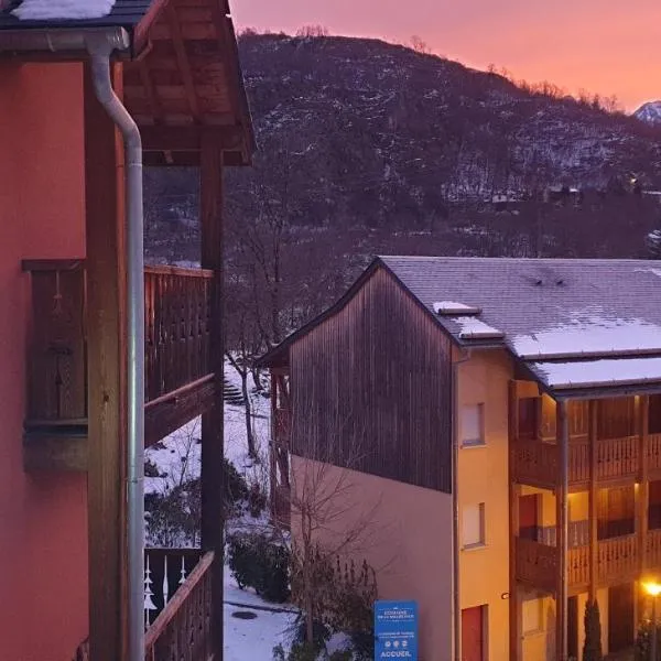 Vacancéole - Le Domaine de la Vallée d'Ax, khách sạn ở Ax-les-Thermes