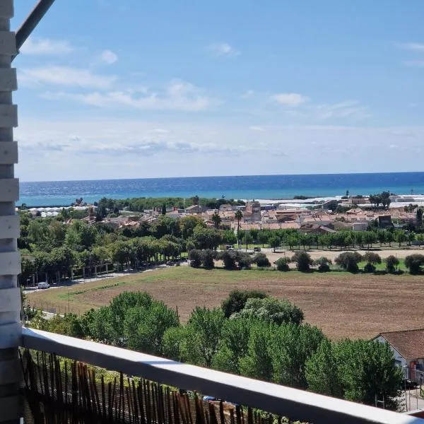 Apartamento con vistas al mar y montaña - Piscina, hotel in Santa Susanna