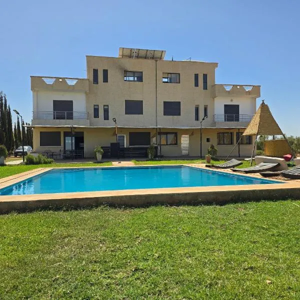 Lina Village,位于Al Hachlaf的酒店