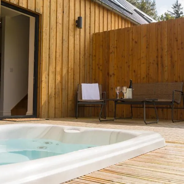 Forest Corner Luxury Apartment with Hot Tub, hotel en North Ballachulish