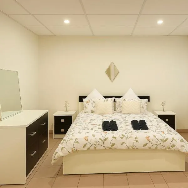 Gelijkvloers apt, supermarkt voor de deur, winkels & terrasjes op wandelafstand, hotel v destinaci Menen