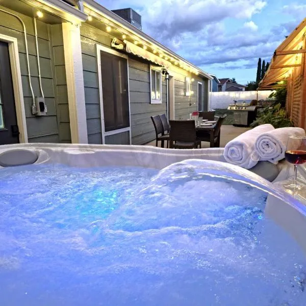 Hot Tub, Game Room, Kayaks, Boat Parking, Backyard, King, Fire Pit, Pets, WD, hotel Page-ben