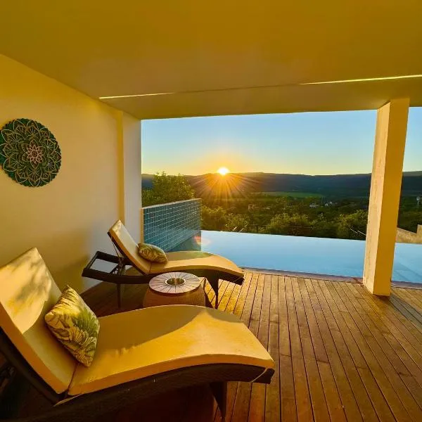 Casa Hari Veadeiros - piscina, ar condicionado e vista maravilhosa!, hotel in Alto Paraíso de Goiás