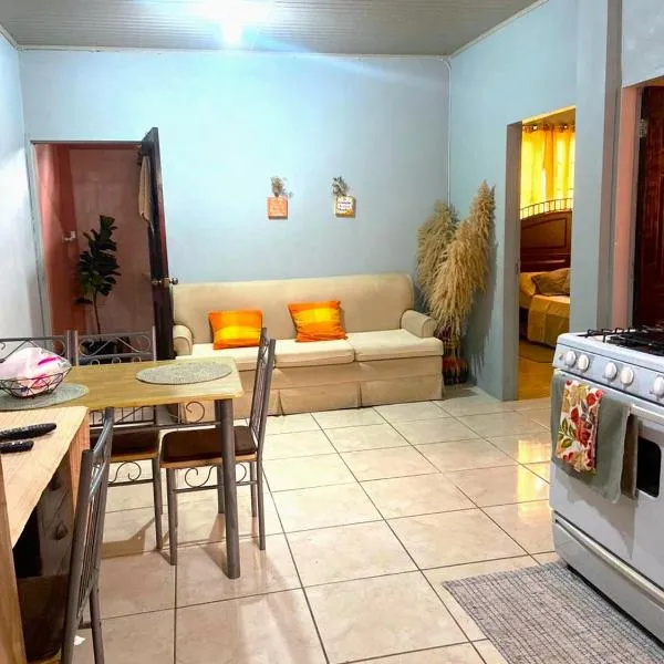 Relaxing 2 bedroom with AC, WiFi, Central Location, hotell sihtkohas Golconda