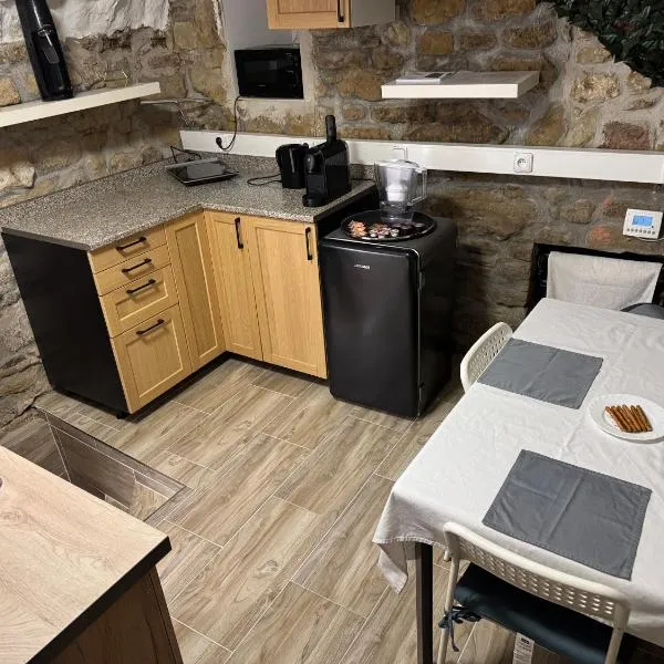 Suterénní byt na Hejtmánce v Mladé Boleslavi u letiště, hotel in Mladá Boleslav