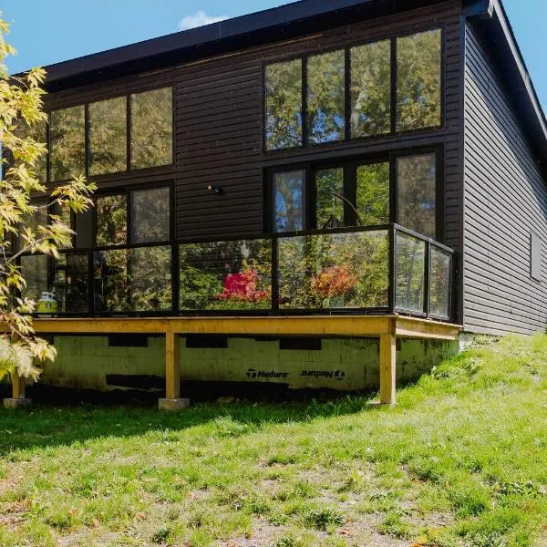 3-bedroom Lakefront Villa #9, hotel em Lakefield