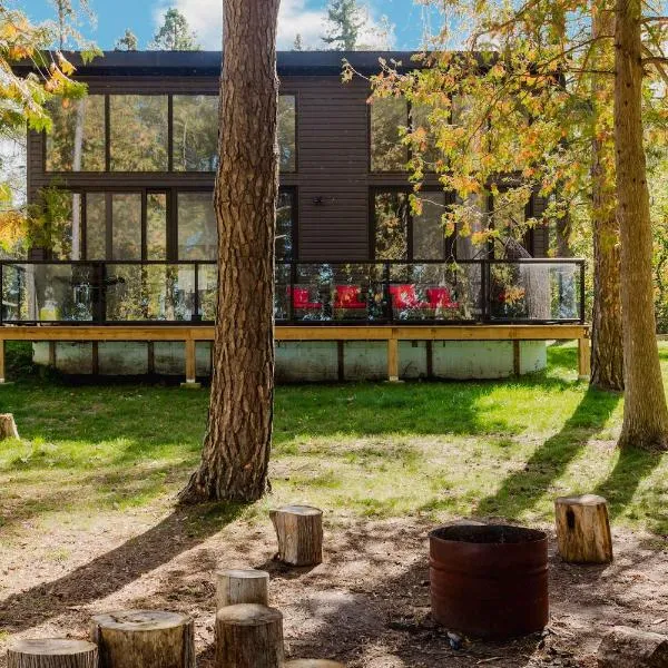 3-bedroom Lakefront Villa #5, Hotel in Lakefield
