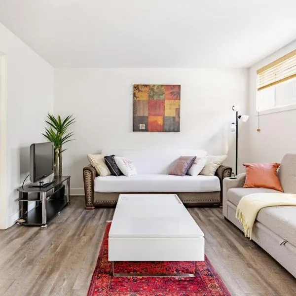 Logement neuf, spacieux, hotel v destinaci Longueuil