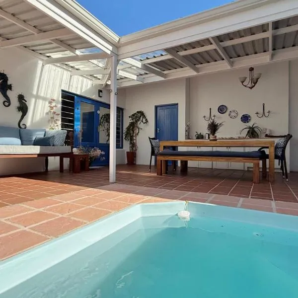 BlueSky Arniston Guest House, hotel v destinaci Arniston