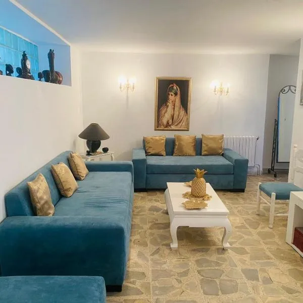 Maison bleue proche de la mer, hotel en Dar Salah Bey