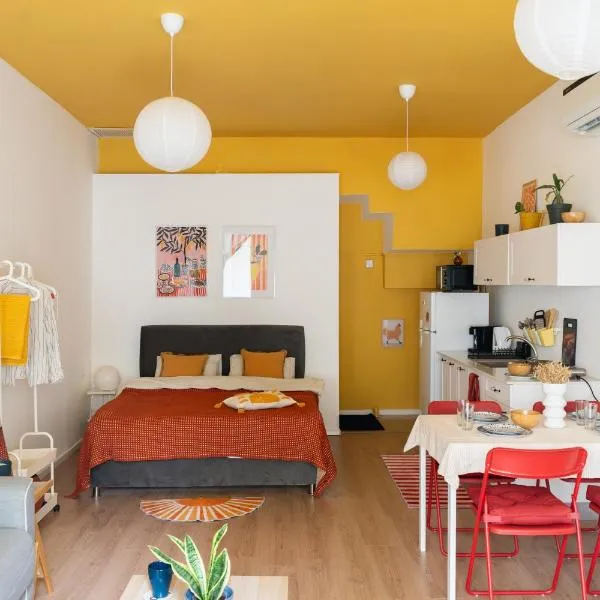 Dotan's Boutique Studios - By The Beach!, hotel di Tel Aviv