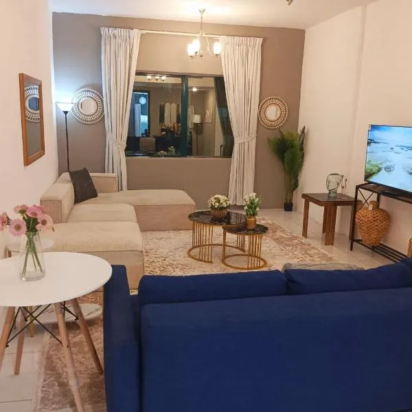 Beautiful 3-bedroom Family Apartment near Buhaira Corniche, hôtel à Charjah