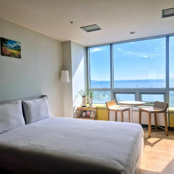 Cozy - Sunny Studio, hotel in Incheon