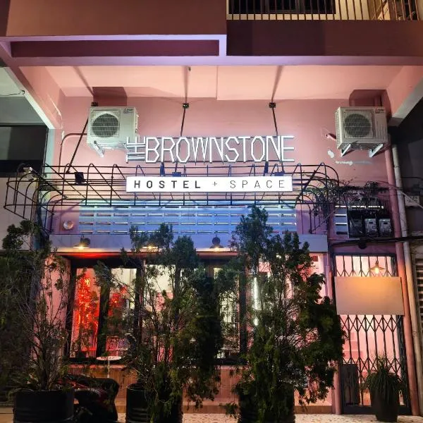 The Brownstone Hostel & Space、イポーのホテル