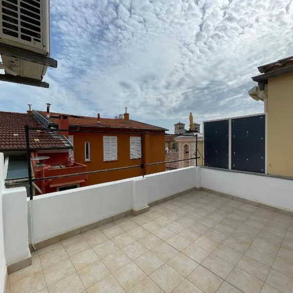 Authentic living in a Historical Monaco area, khách sạn ở Monte Carlo