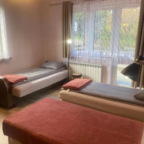 Pokoje na wynajem "Pod Lasem", hotell sihtkohas Balice