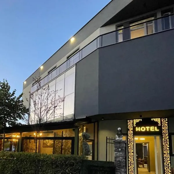 GRAND JNK Boutique Hotel、Kukësのホテル
