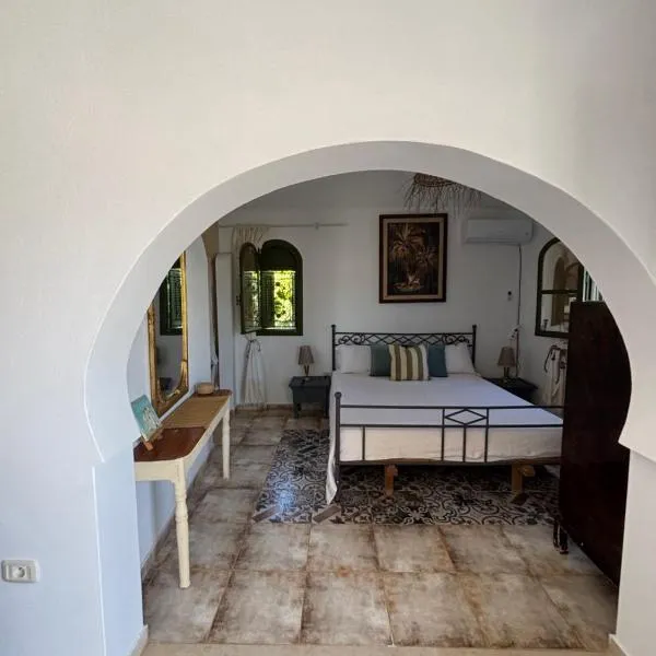 Djerba houch, hotel in El Mây
