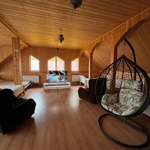 KRI Holiday House, hotell i Alūksne