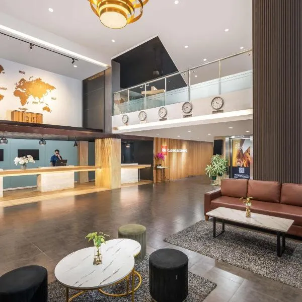 Ibis Gading Serpong, hotel v mestu Serpong