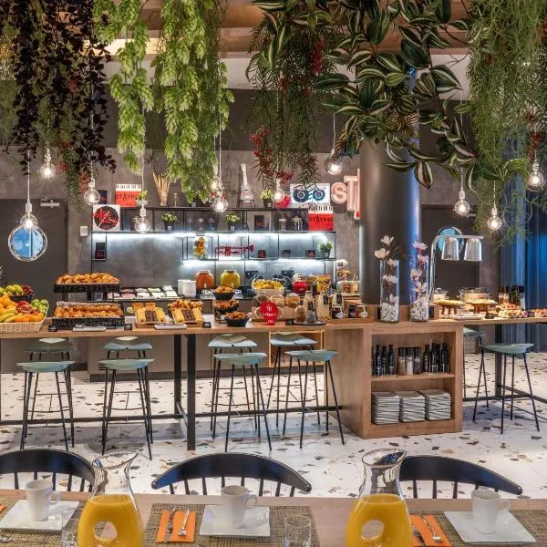 Ibis Madrid Aeropuerto Barajas, khách sạn ở Madrid