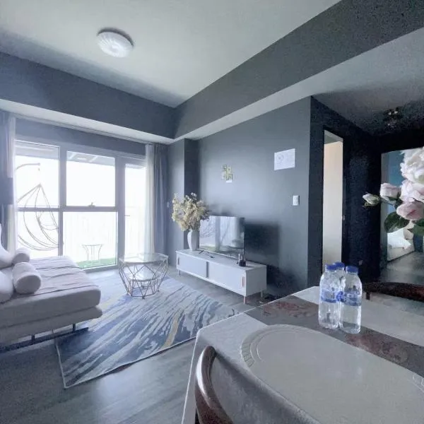 90 Sqm Perfect Seaview Luxurious Modern 2 Bedrooms, Nearby Okada, Solaire, Airports, MOA with Free Parking, hotel in Manila