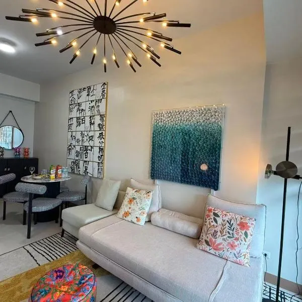95 Sqm Flawless Seaview Luxurious Modern 2 Bedrooms Facing Manila Bay Sunset, Airports, Okada, Solaire, MOA with free parking, hotel v destinaci Manila