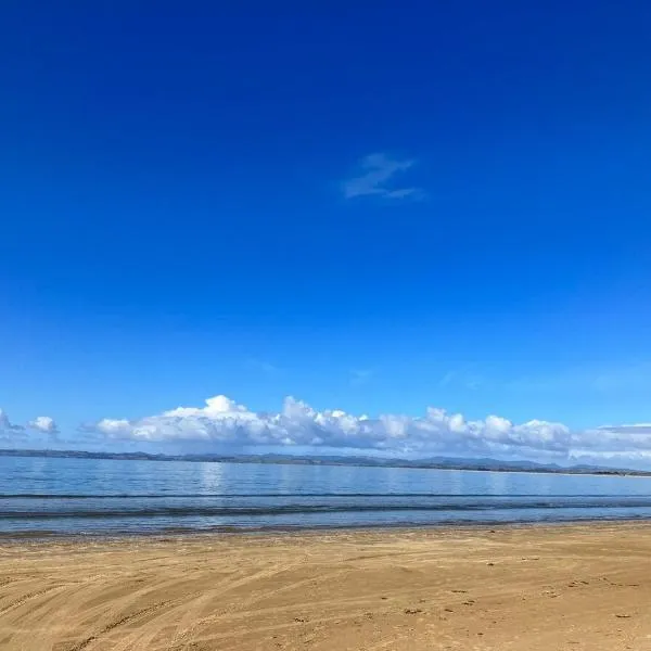 1 min walk to beach, tidy & comfortable, hotel i Karikari Peninsula
