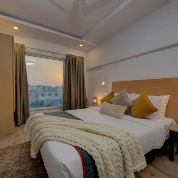 Hotel Heaven Luxes Opp Miraj Cinemas, hotel in Hyderabad